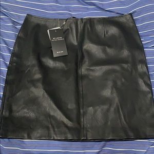 Leather black ST.JOHN skirt
